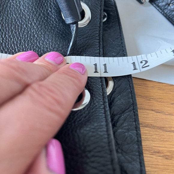 Michael Michael Kors Large Jules Black Bucket Bag - Picture 13 of 16